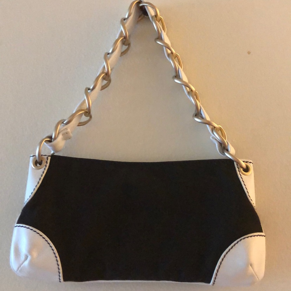 Chanel Handbag - Picture 3 of 8